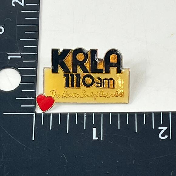 Vtg KRLA 1110 AM Radio Enamel Lapel Pin Los Angeles Oldies Station Promo Badge - Picture 1 of 2